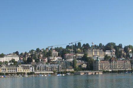 The is the lake town near连词成句