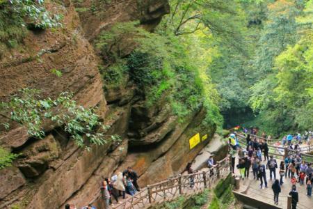 碧峰峡和峨眉山哪个好玩