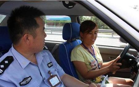 科三过了给教练发多少合适
