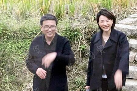 董卿是多少岁生孩子的