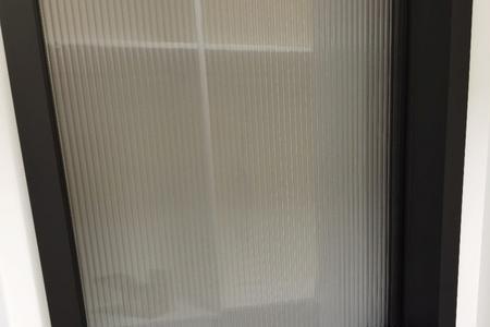 厕所门选长虹玻璃还是雾沙玻璃