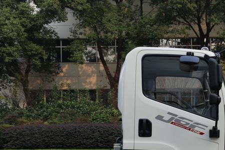 重汽豪曼和解放j6f怎么选