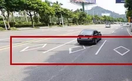 地面倒三角什么意思