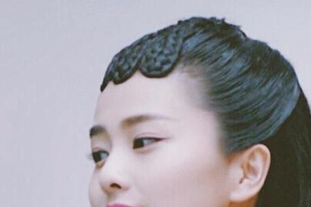白鹿的痣在左脸还是右脸