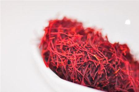 藏红花颜色越深越好吗