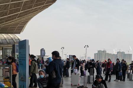 武汉站东广场怎么进站
