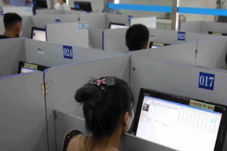 驾校报完名可以晚点考科一吗