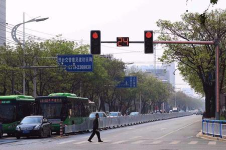 临朐东镇路右拐红灯拍照吗