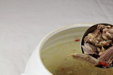 炖鸽子时天麻粉什么时候放合适