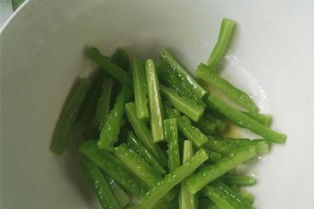 葱根能当菜炒着吃吗