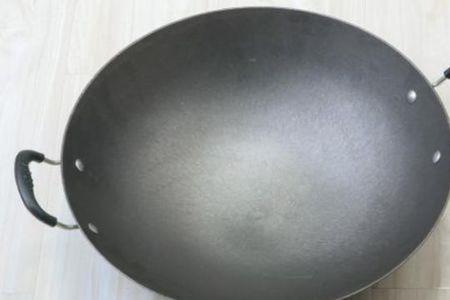 饭店厨师用的锅是生铁还是熟铁