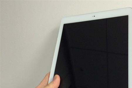 ipad4电源键屏幕闪一下开不了机