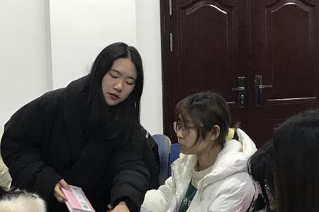 如何给导员送礼不被拒绝