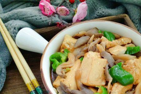 白圆菇烧豆腐的做法