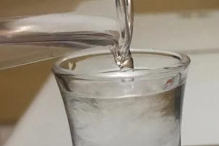 纯粮白酒的棉絮状怎么去除