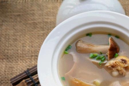 干墨鱼炖鸡最正宗的做法
