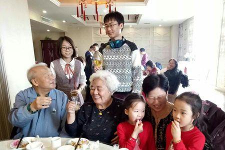 孙子30天爷爷奶奶送礼物吗