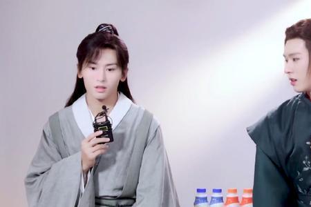 父亲的眼神犀利是什么意思