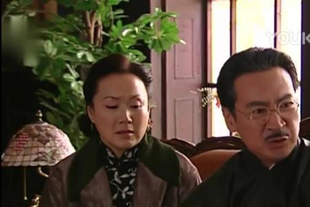 金粉世家里的金铨是谁毒死的