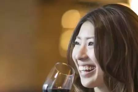 喝酒脸红的女人男人看了会怎样