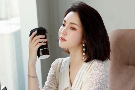 v领和娃娃领哪个好