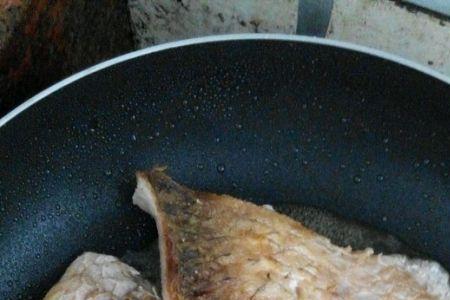煎鱼为什么要往油里放盐