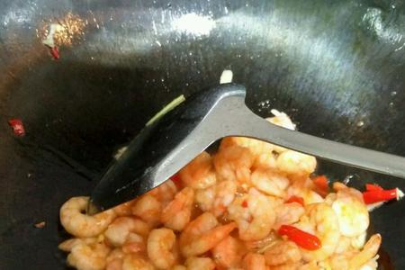 基围虾烧毛豆做法