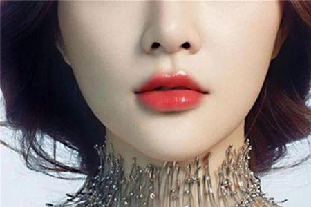女人翻嘴唇是什么意思