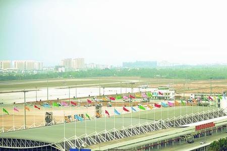 凤凰机场高铁站离机场多远