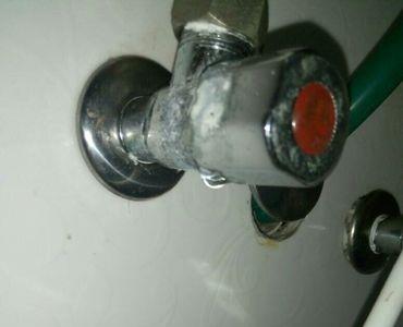 天然气热水器燃气管接口漏水