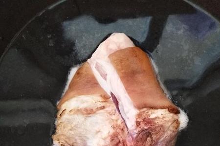 煮猪肘用什么调料