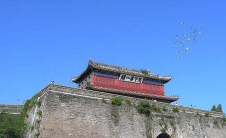 山海关这篇文章的作者是谁
