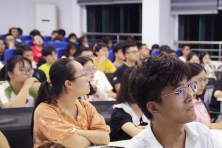 给大学生讲课怎么开场白