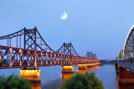 丹东离哪个旅游城市近