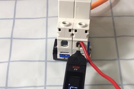 万用表能当电笔使用吗