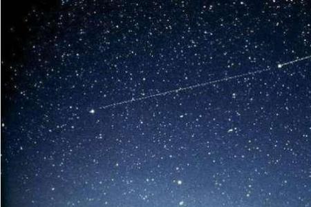 北斗七星在夜空的位置