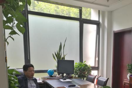 单位来了新局长该不该去拜访