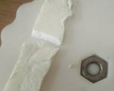 泡沫胶弄在了不锈钢上怎么去除