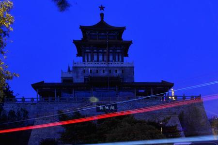 解放阁晚上几点有灯
