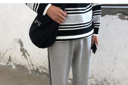 雾霾蓝卫裤怎么搭配上衣男