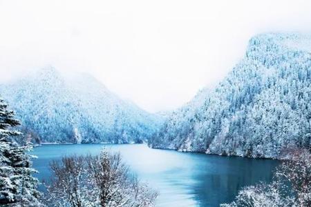 漫漫白雪的漫的意思
