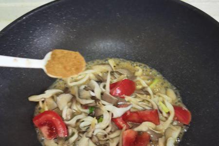 铁锅炒蘑菇有毒吗