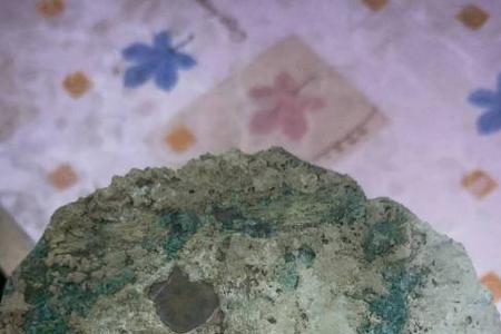石头表面有铜锈什么情况