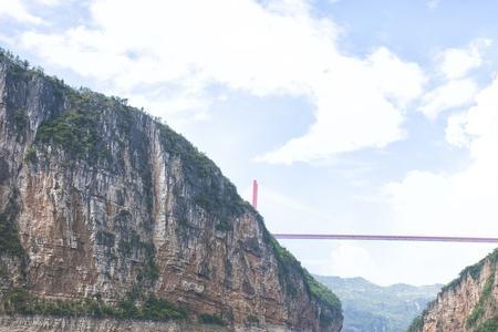 雄伟浩大是什么意思