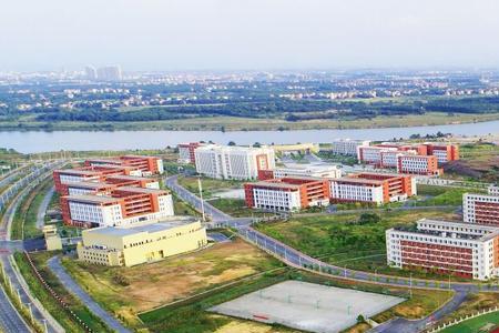 江西崇仁师范学校是大学吗