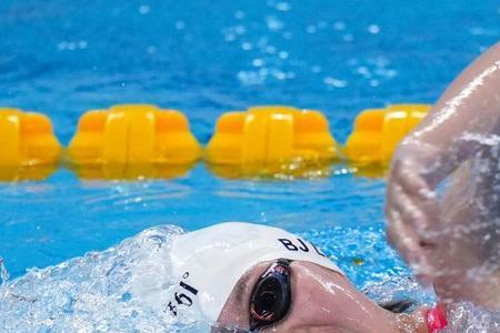 女子自由游泳100米一级标准