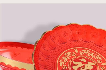 过年上贡桌上摆几个盘子