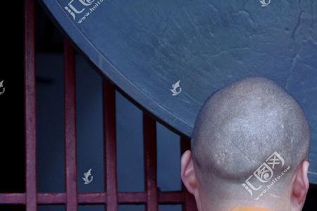 和尚敲钟的意思