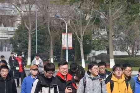大学开学第一天可以出校门吗