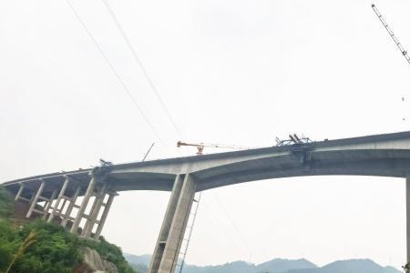 连续钢构桥需要临时固结吗